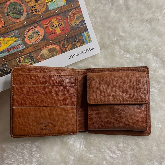 SOLD- Louis Vuitton wallet - Picture 2 of 7
